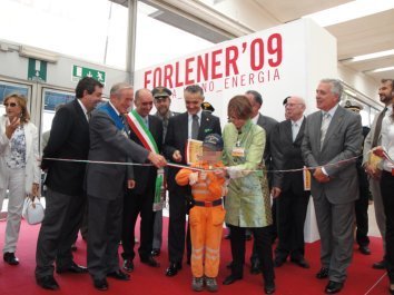 taglio del nastro alla fiera di Forlener